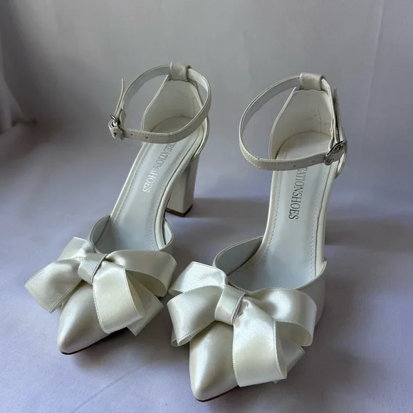 Ivory wedding heels with bow - Picture 3 of 10